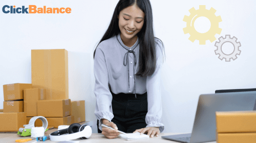 ejecutiva usando un erp en la nube para administrar su sistema de inventarios